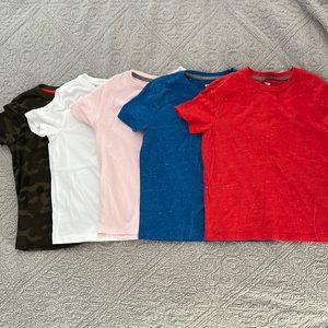 Boys plain Old Navy t-shirts. Size 6/7.